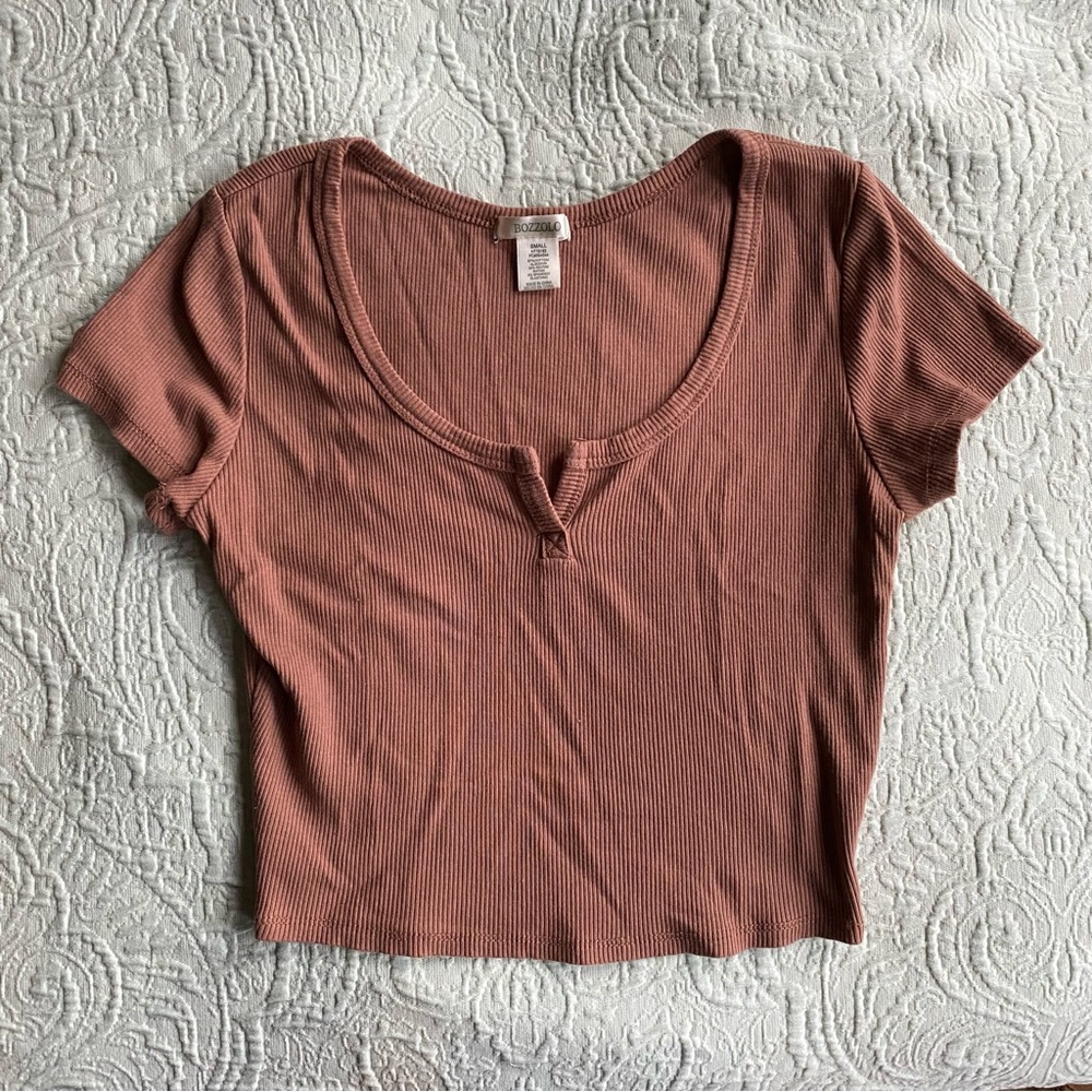 Ribbed Scoop Neck Crop Top with Mini V Neck Short Sleeved T-Shirt Sz S